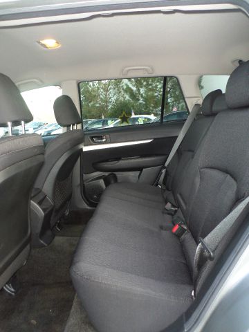 Subaru Outback 2011 photo 2