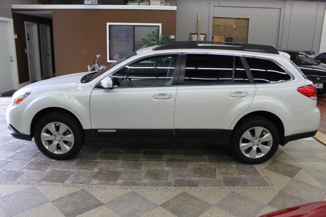 Subaru Outback 2011 photo 1