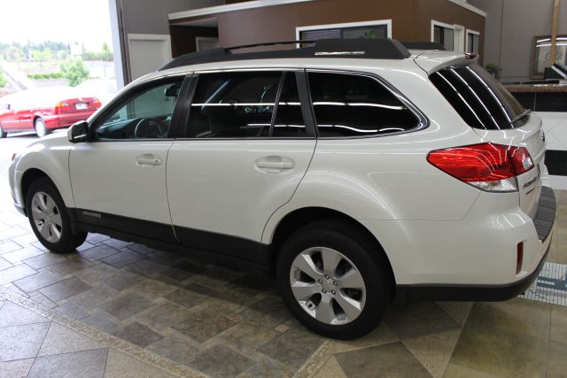 Subaru Outback 2011 photo 17