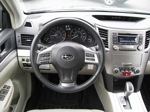 Subaru Outback 2012 photo 13