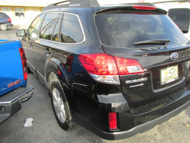 Subaru Outback 2012 photo 2