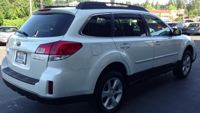 Subaru Outback 2013 photo 1