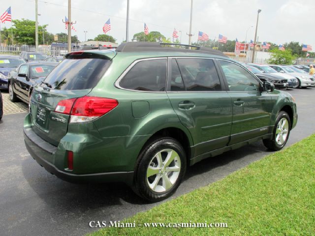 Subaru Outback 2013 photo 1