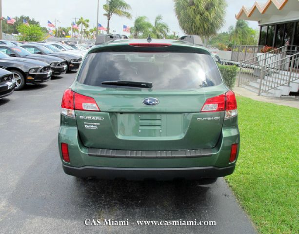 Subaru Outback 2013 photo 2