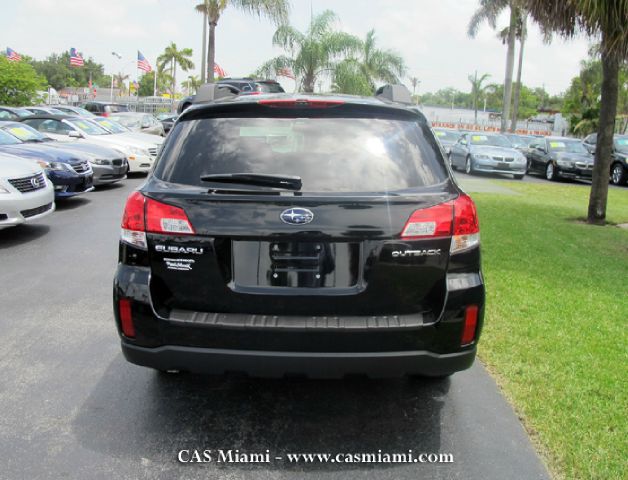 Subaru Outback 2013 photo 2