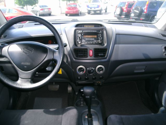 Suzuki Aerio 2003 photo 2