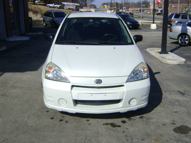 Suzuki Aerio 2004 photo 1