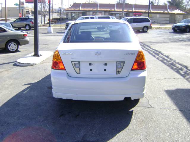 Suzuki Aerio 2004 photo 4