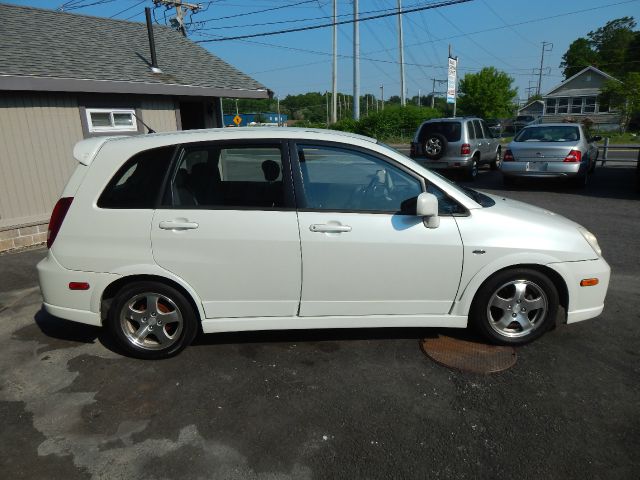 Suzuki Aerio 2004 photo 1