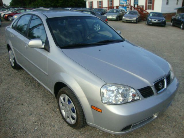 Suzuki Forenza 2004 photo 10