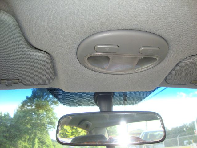 Suzuki Forenza 2004 photo 12