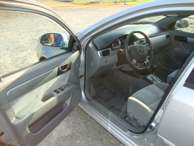 Suzuki Forenza 2004 photo 14