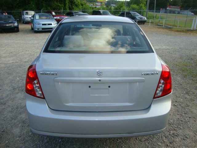 Suzuki Forenza 2004 photo 3