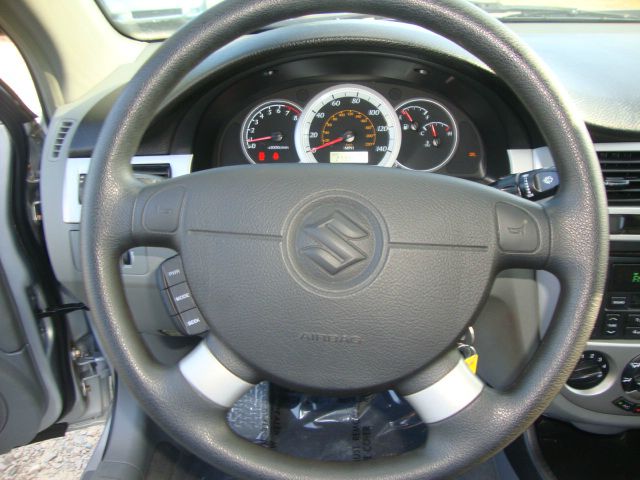 Suzuki Forenza 2004 photo 4