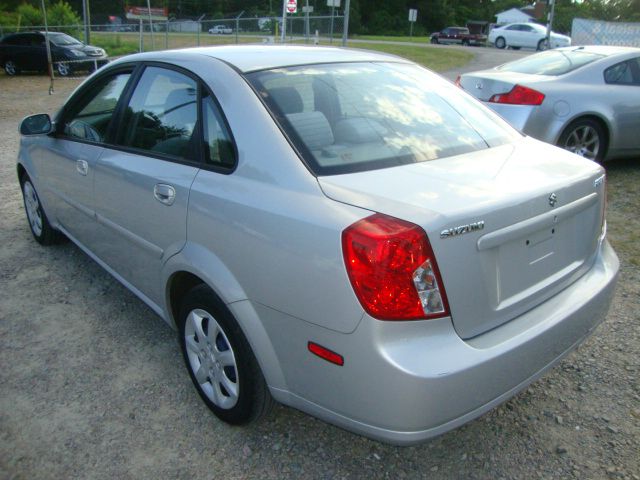 Suzuki Forenza 2004 photo 7