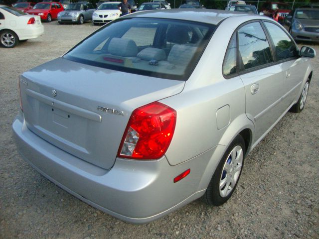 Suzuki Forenza 2004 photo 8