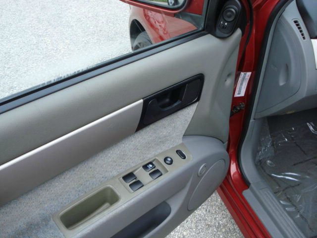 Suzuki Forenza 2004 photo 3