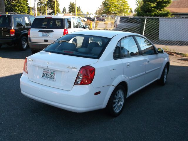 Suzuki Forenza 2004 photo 1