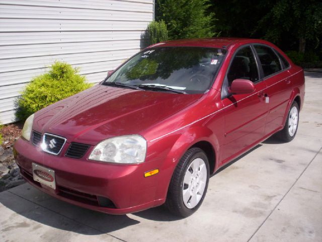 Suzuki Forenza 2004 photo 2