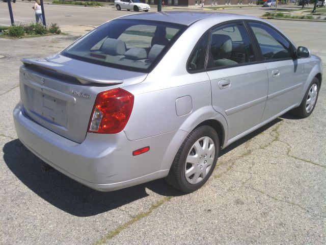 Suzuki Forenza 2004 photo 3