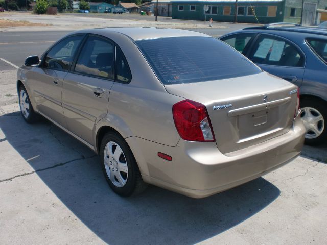 Suzuki Forenza 2004 photo 1