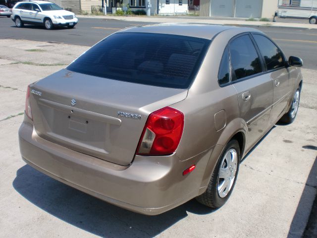 Suzuki Forenza 2004 photo 2