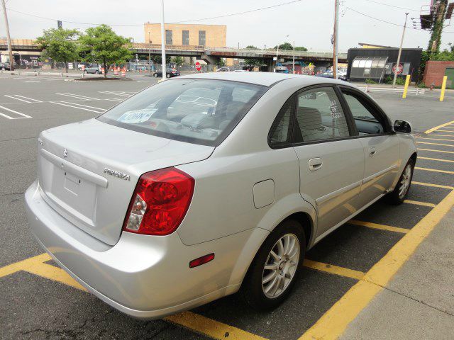 Suzuki Forenza 2004 photo 10