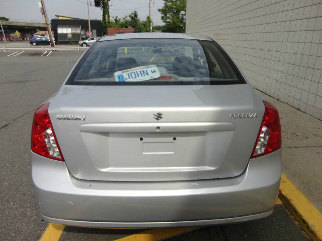 Suzuki Forenza 2004 photo 11