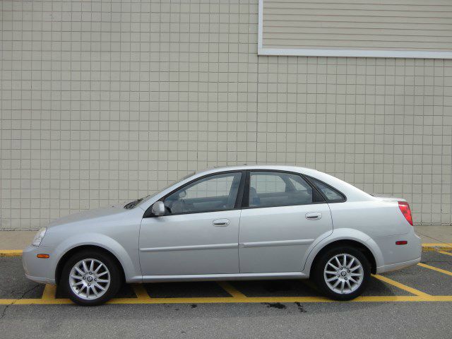 Suzuki Forenza 2004 photo 12