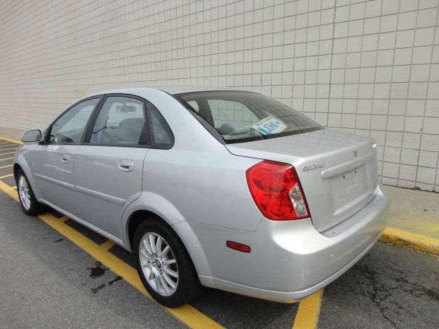 Suzuki Forenza 2004 photo 13