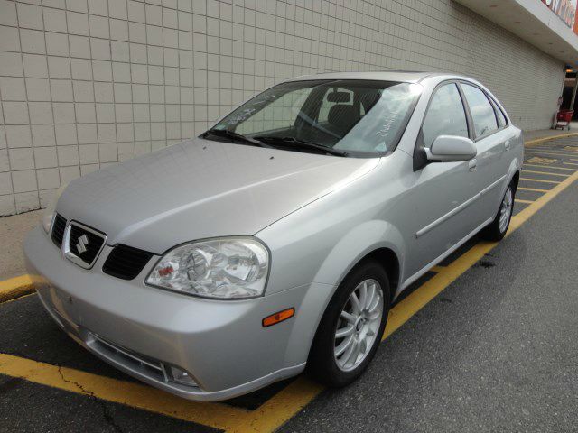 Suzuki Forenza 2004 photo 14