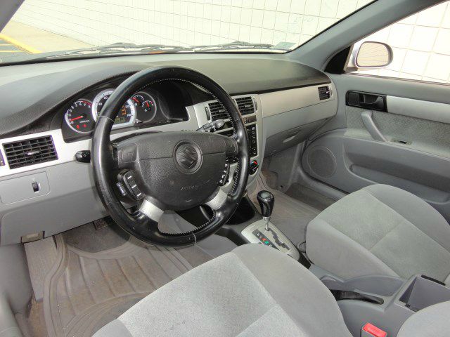 Suzuki Forenza 2004 photo 6