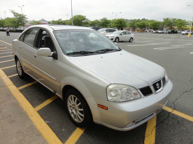 Suzuki Forenza 2004 photo 8