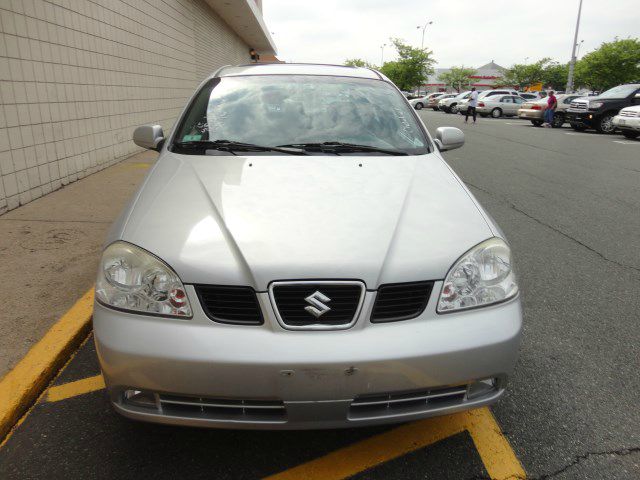 Suzuki Forenza 2004 photo 9