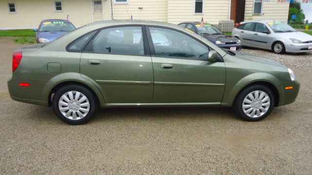 Suzuki Forenza 2004 photo 2