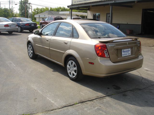 Suzuki Forenza 2004 photo 2