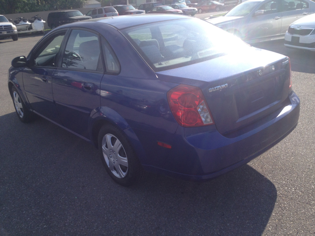 Suzuki Forenza 2005 photo 3