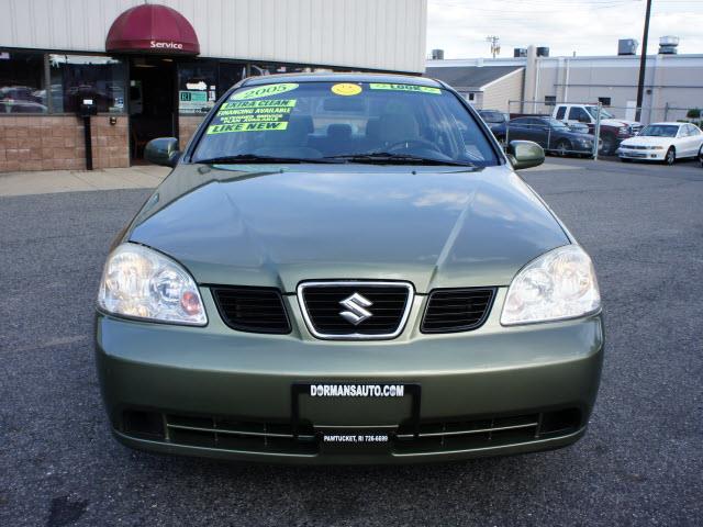 Suzuki Forenza 2005 photo 2