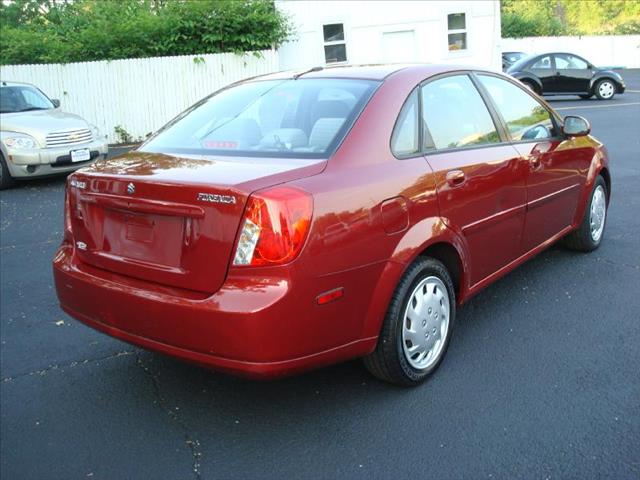 Suzuki Forenza 2005 photo 1