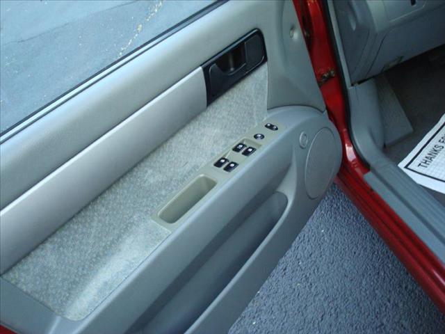 Suzuki Forenza 2005 photo 5