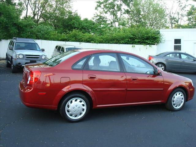 Suzuki Forenza 2005 photo 9