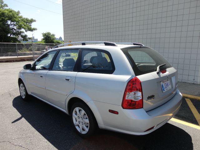 Suzuki Forenza 2005 photo 2