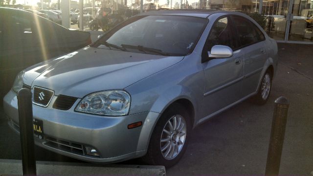 Suzuki Forenza 2005 photo 1