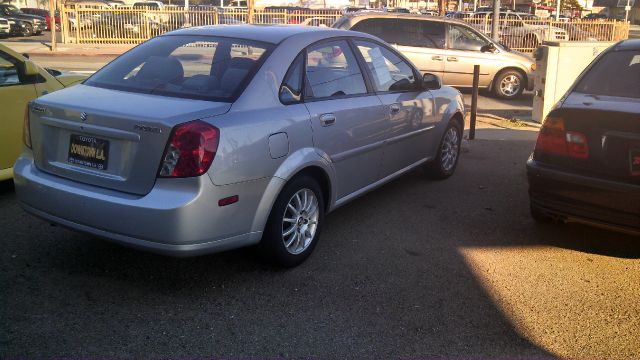 Suzuki Forenza 2005 photo 2