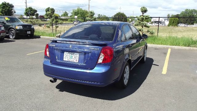 Suzuki Forenza 2005 photo 13