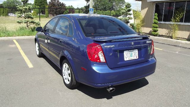 Suzuki Forenza 2005 photo 14