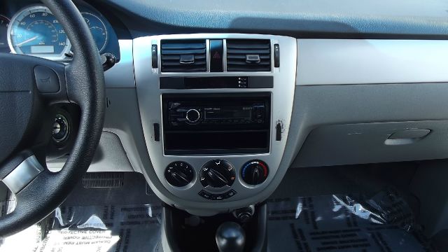 Suzuki Forenza 2005 photo 18