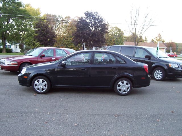 Suzuki Forenza 2005 photo 1