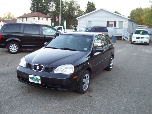 Suzuki Forenza 2005 photo 2