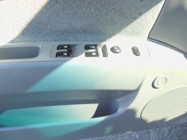 Suzuki Forenza 2005 photo 4